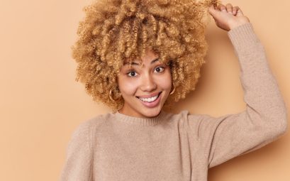 Cheveux secs et crépus : comment retrouver de la souplesse ?
