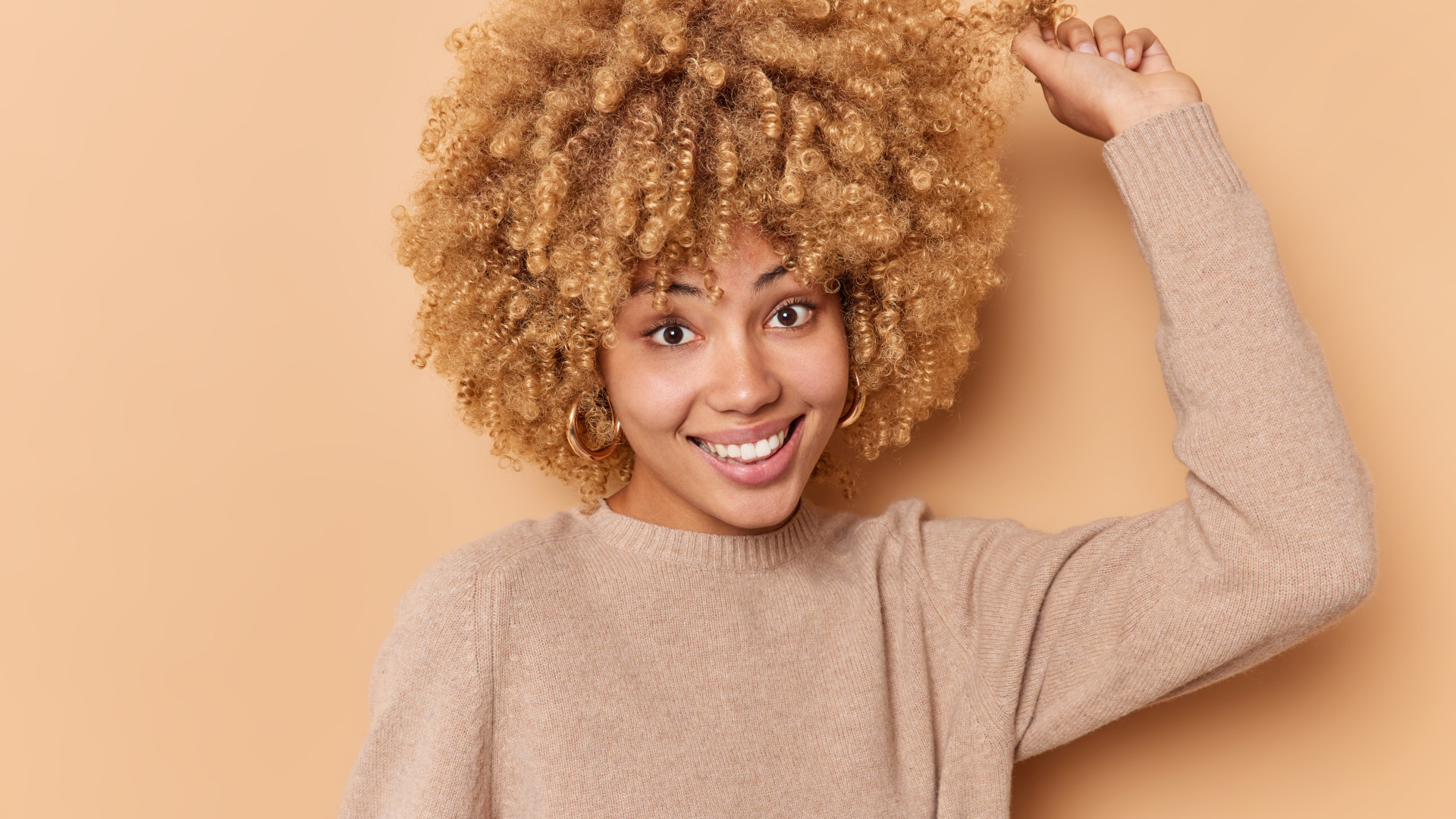 Cheveux secs et crépus : comment retrouver de la souplesse ?